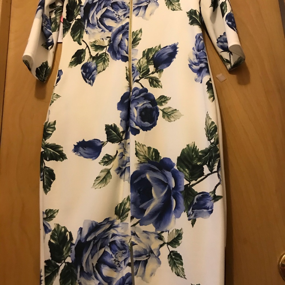Dress - Picture 4 of 9